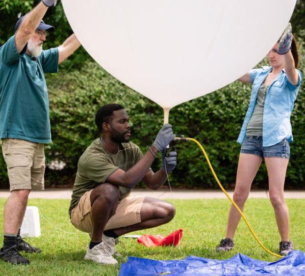 Students test a weather balloon to study ozone air quality in Austin